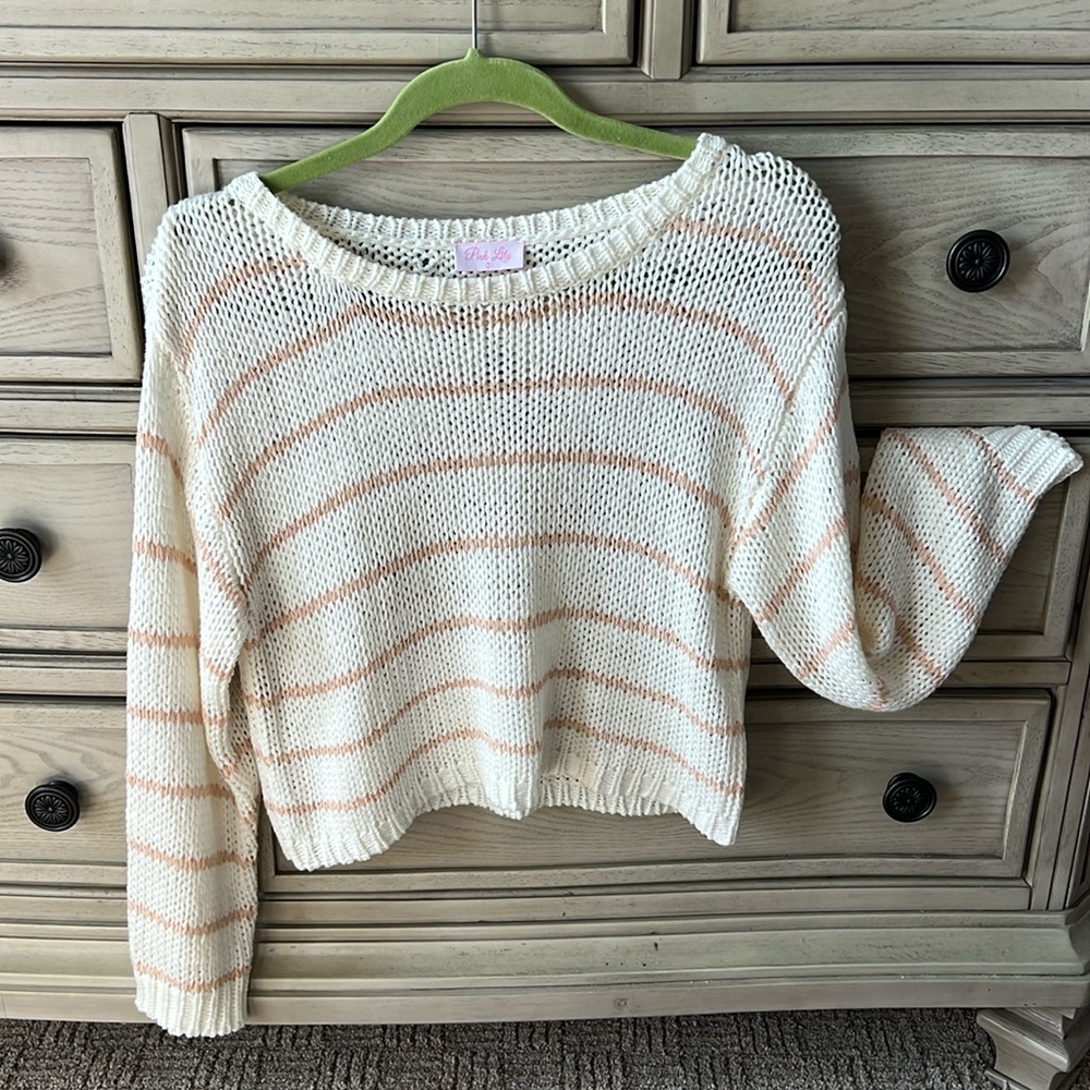 🌸 5/25 Pink Lily Soft Cropped Sweater Sz Small